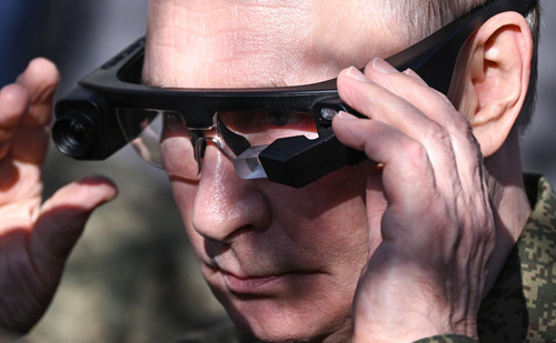 Путин примерил тепловизионные очки для военных «Стрекоза» на полигоне «Мулино»