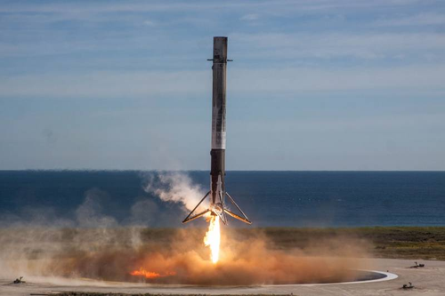 приземление первой ступени ракеты-носителя Falcon 9 на посадочную платформу&nbsp;&nbsp;