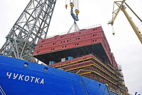 На атомном ледоколе «Чукотка» установили второй жилой блок