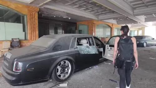 Rolls-Royce Phantom abandonado en Macao