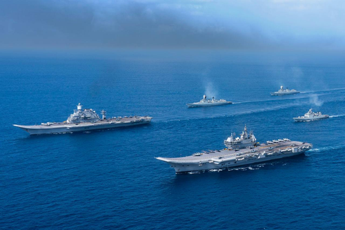 авианосцы R33 Vikramaditya (бывший «Адмирал флота Советского Союза Горшков») и R11 Vikrant ВМС Индии