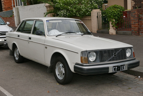 Volvo 240 DL with round headlights