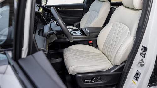 GAC M8 Lounge