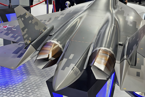  Prototipo del Su-57E con tobera plana