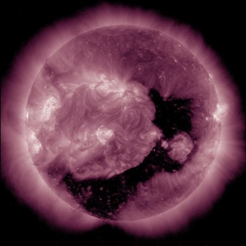 New Hole Appears on the Sun: Magnetic Storms May Hit Earth on January 9