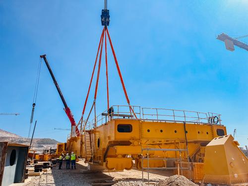 Montaje de la grúa polar en la central nuclear de Akkuyu en Turquía