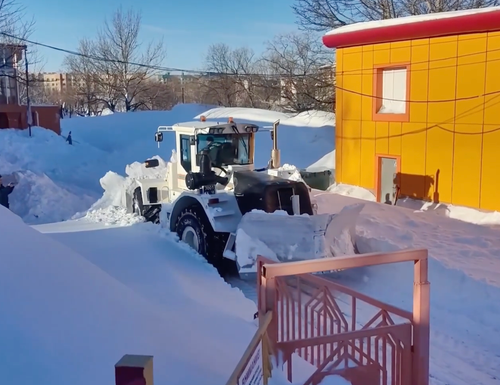 Three Il-76 aircraft carrying snow-clearing equipment and a loader arrived in Kamchatka
