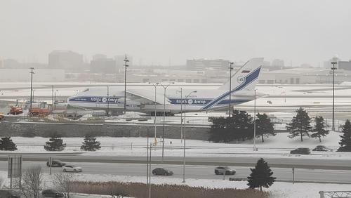 An-124-100 "Ruslan" en el aeropuerto de Toronto