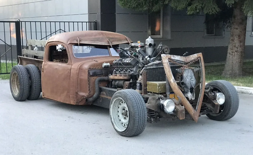 Hot rod retro basado en un "Volga"