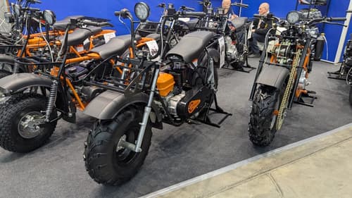 «Спринт» с двигателем Lifan KP270E-R (по центру)