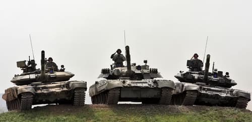 Tanques rusos T-90S, T-80U y T-90A