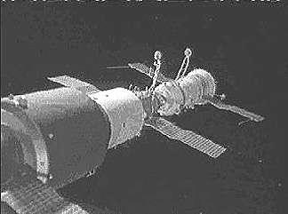 Fotograma de la animación "Salyut-1" con la "Soyuz" acoplada