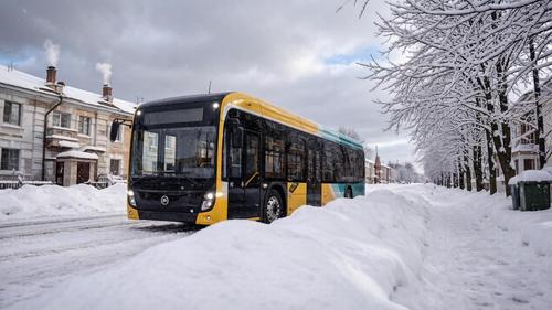 Los autobuses eléctricos de 50 millones de rublos no soportaron el invierno en Siberia: Omsk devolvió "Sirius" y "General" a la fábrica