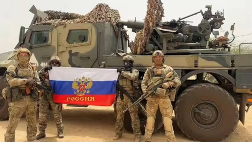 El inusual vehículo blindado "Spartak" con la "Segadora Infernal" fue visto por primera vez con el ejército ruso