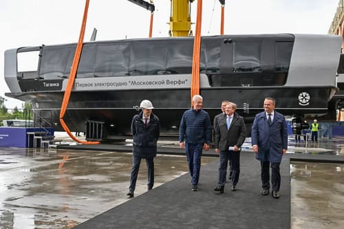 Спуск на воду электросудна «Таганка»