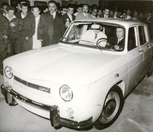 Николае Чаушеску за рулем первой Dacia 1100