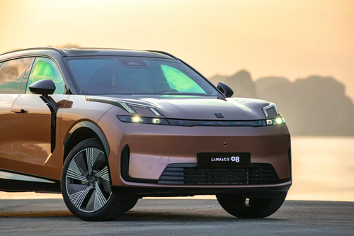 Lynk & Co 08 EM-P