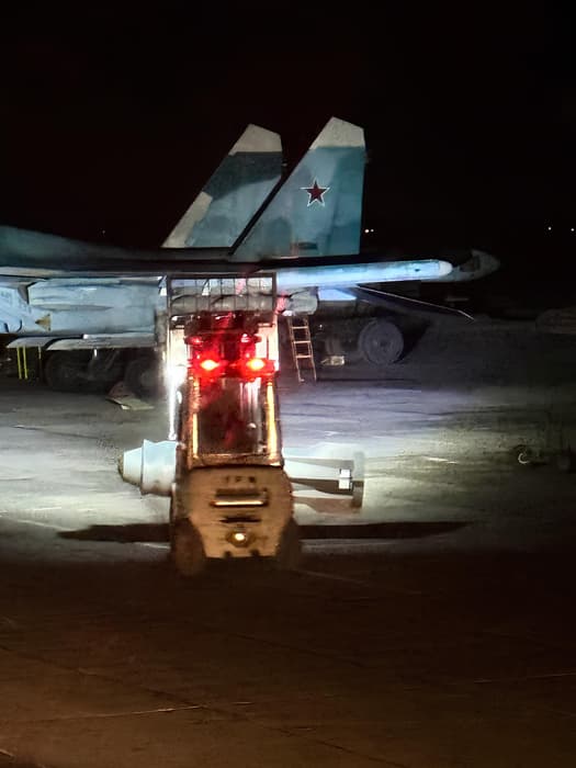 Загрузка ФАБ-1500 на пилоны Су-34