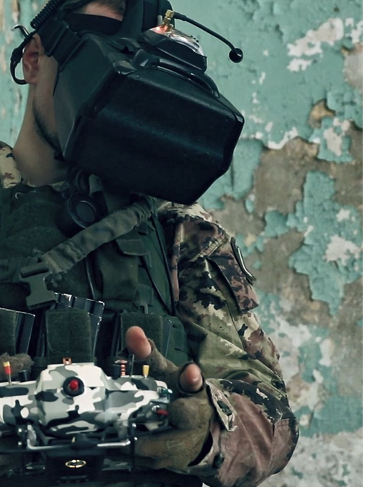 Оператор FPV-дрона