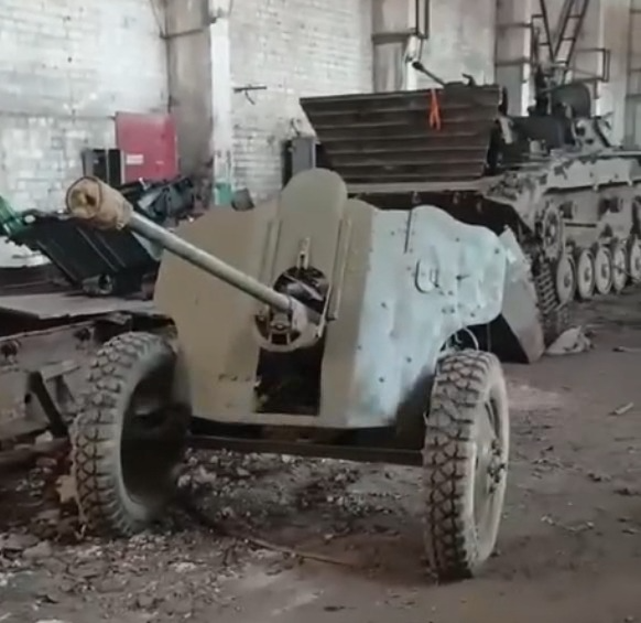 Автопушка&nbsp;2А42 на лафете орудия Д-44&nbsp;