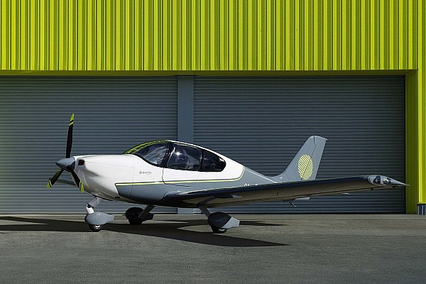 avión de entrenamiento&nbsp; Tango &nbsp;