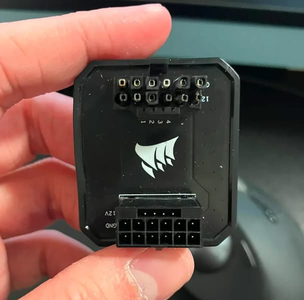 Адаптер питания Corsair GPU Power Bridge, призванный уберечь 16-контактный разъем от оплавления, расплавился сам и повредил GeForce RTX 4090 Founders Edition