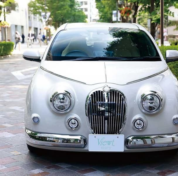 Toyota Yaris, которая косплеит Jaguar. Представлен обновленный Mitsuoka Viewt Story, он стал мощнее и дороже