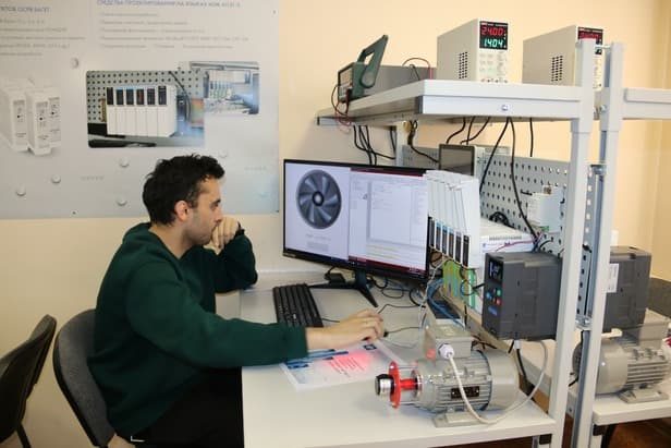 Учебно-лабораторный класс промышленной автоматизации в ПетрГУ