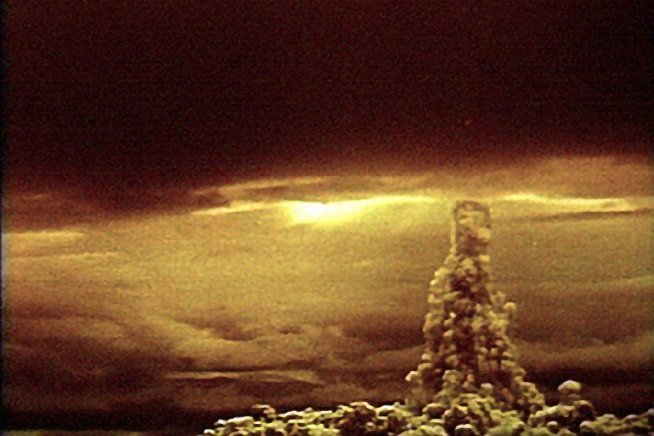 ядерный гриб от взрыва «Царь-бомбы» на Новой Земле поднялся на высоту 67 километров. 1961 г.