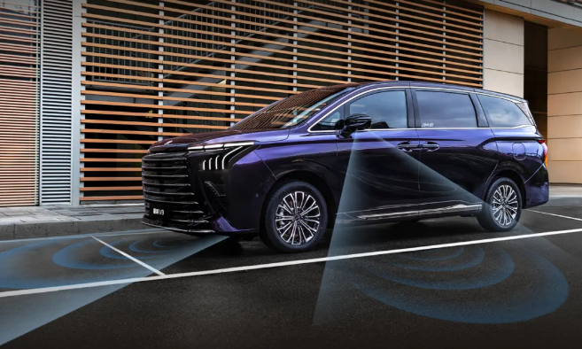 Экстерьер минивэна Dongfeng Fengxing Xinghai V9