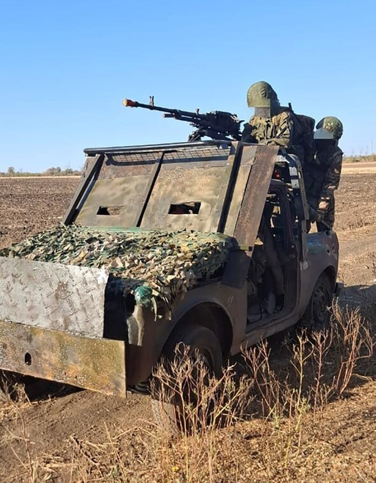 Российские Кулибины собрали «постапокалиптичный» багги на шасси «Нивы» с «Утесом»: обрушит на дроны дождь свинца