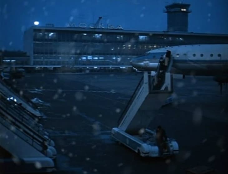 Кадр из фильма «Ирония судьбы, или С лёгким паром!» (1975), режиссёр Эльдар Рязанов