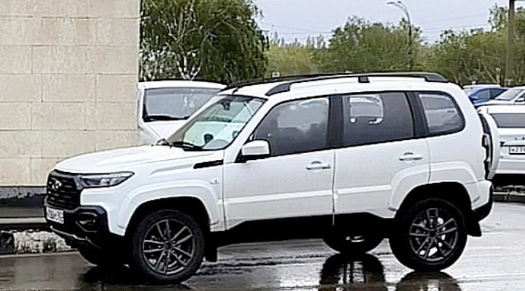  Lada Niva Travel