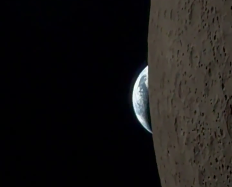 Астронавт NASA во время облета Луны снял видео заката Земли на камеру iPhone 17 Pro Рид Уайсман снимает закат Земли на iPhone 17 Pro Max в космосе