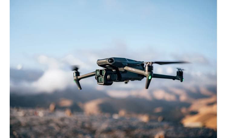 Потребительский дрон DJI Mavic 3 Pro