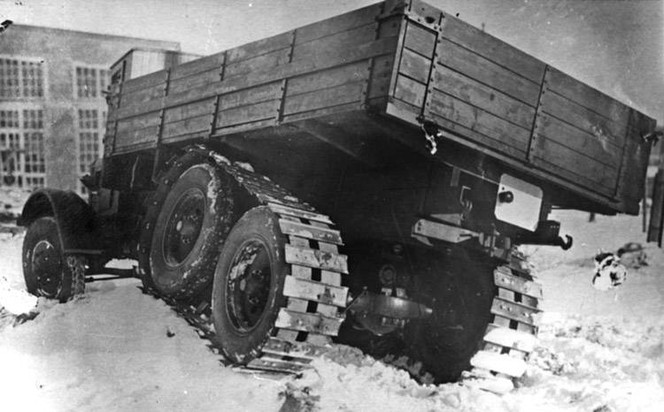 ЯГ-10 на гусеницах