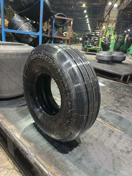 Tire for the nose landing gear of the SJ-100