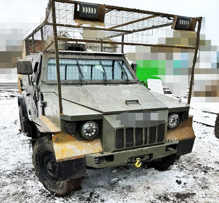 Vehículo blindado "Sarmat" con protección antidrones