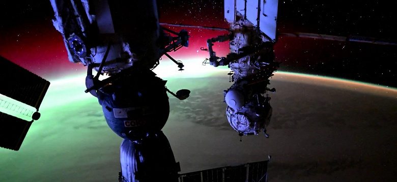 Полярное сияние с борта МКС