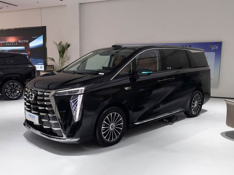 Аналог Toyota Alphard, но в два раза мощнее: 557-сильный полноприводный GAC Trumpchi M8 PHEV L уже появился у дилеров