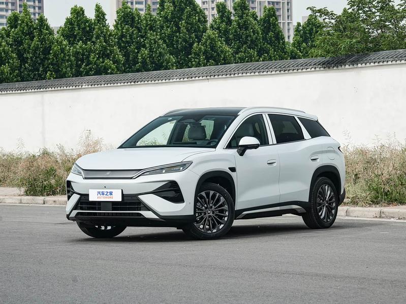 BYD Song Ultra DM-i: 238 л.с. и 1845 км на одном баке