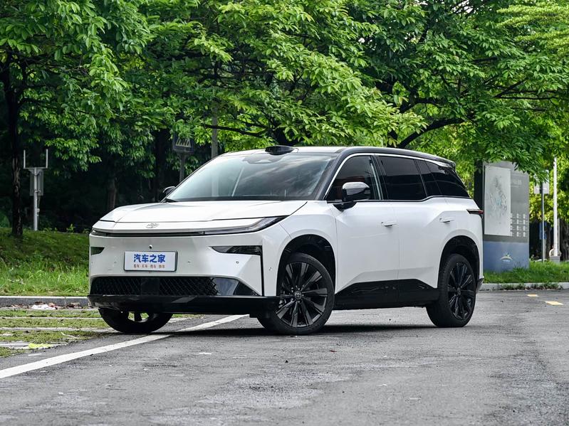 Новый кроссовер Toyota с мотором 204 л.с. — всего за 95 тыс. юаней (1 млн рублей). Стартовали продажи Toyota bZ3X 2026 Электрический кроссовер Toyota bZ3X 2026 года