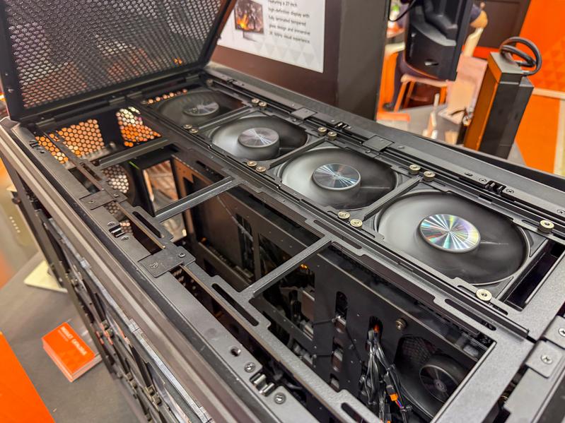 PCCooler на Computex 2026: СЖО с AMOLED-экранами, корпус под 30 вентиляторов и модульный ПК PCCooler на Computex 2026: СЖО с AMOLED-экранами, корпус под 30 вентиляторов и модульный ПК
