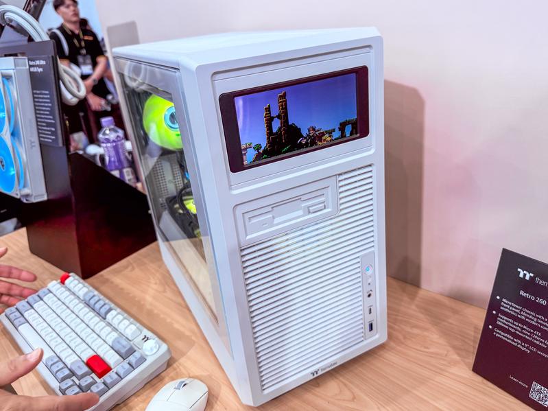 Thermaltake Retro 260 TG Ретро-корпус Thermaltake Retro 260 TG вид сбоку