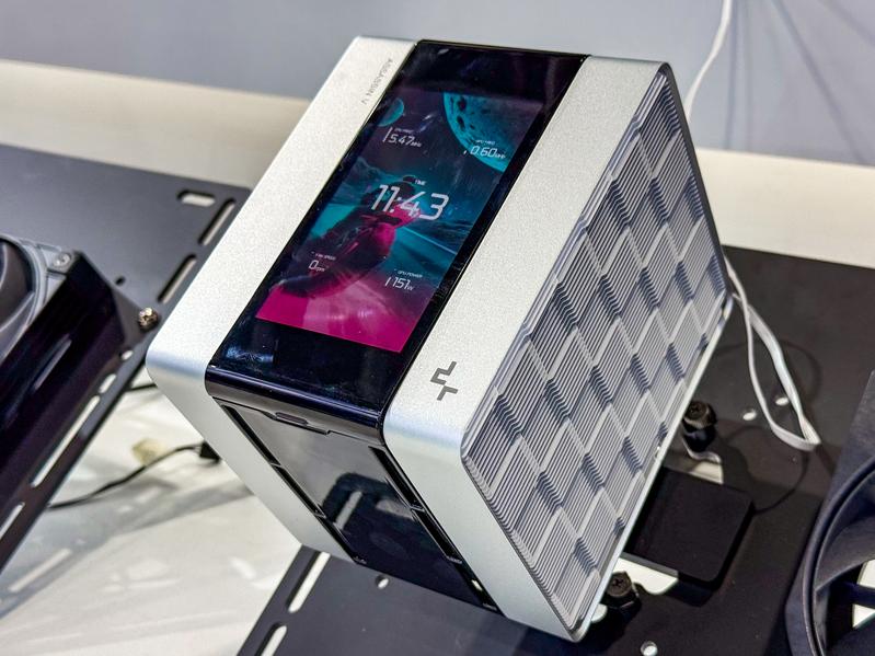 DeepCool показала на Computex 2026 кулеры с испарительной камерой VC 2.0 и СЖО с AMOLED-экраном Стенд DeepCool на Computex 2026