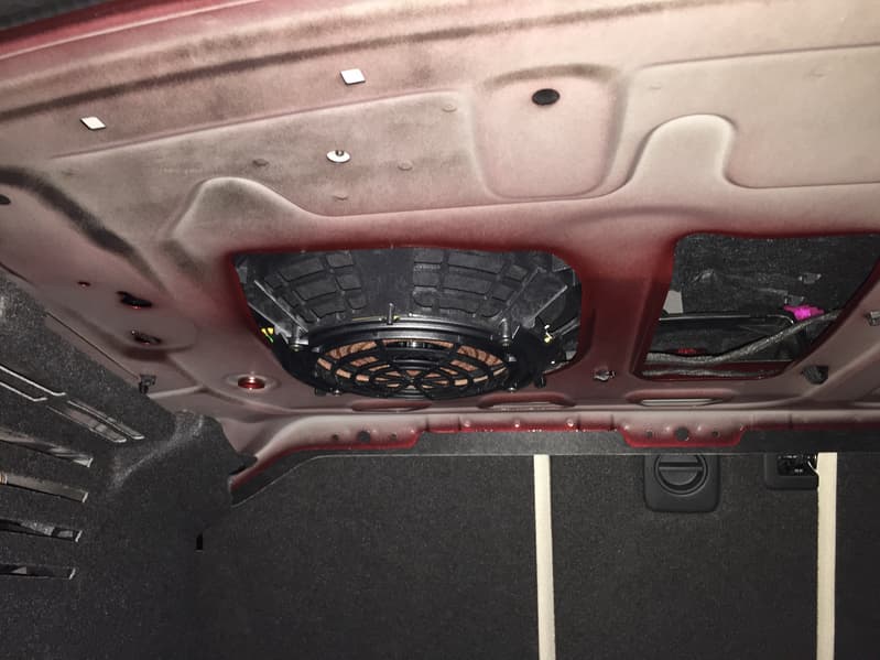 Сабвуфер, вид из багажника