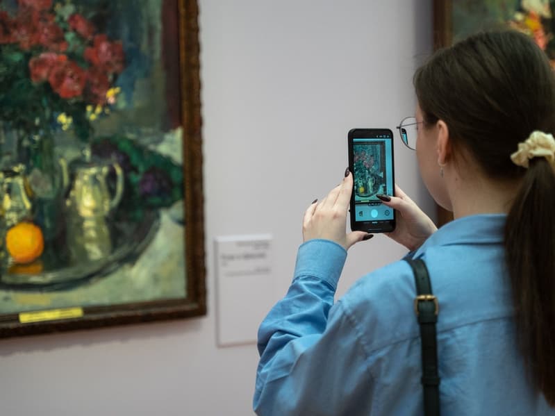 Нейросеть ГигаЧат Сбера превратит посещение Третьяковки в личный разговор об искусстве