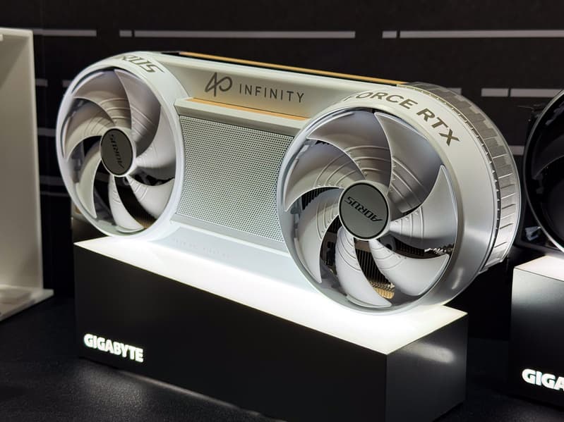 Gigabyte показала RTX 5080 в дереве — видеокарту Aorus GeForce RTX 5080 Infinity Wood