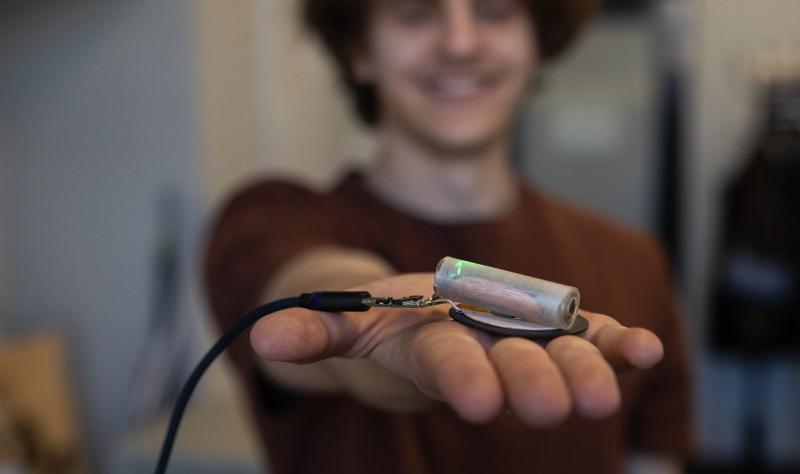 ITMO created the world's first AA battery that charges wirelessly