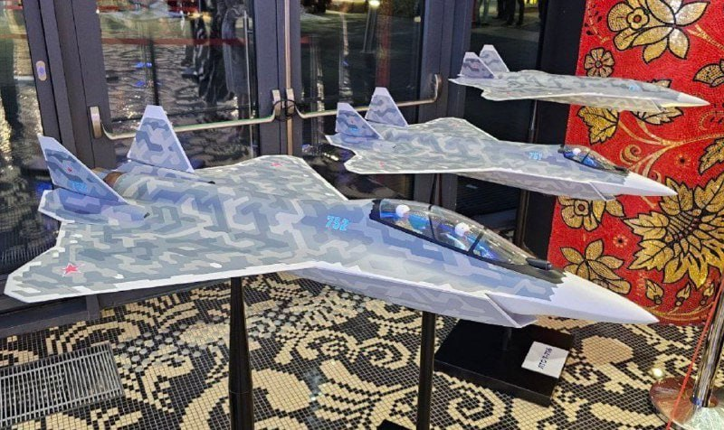 Су-75 в двухместном, одноместном и беспилотном исполнении